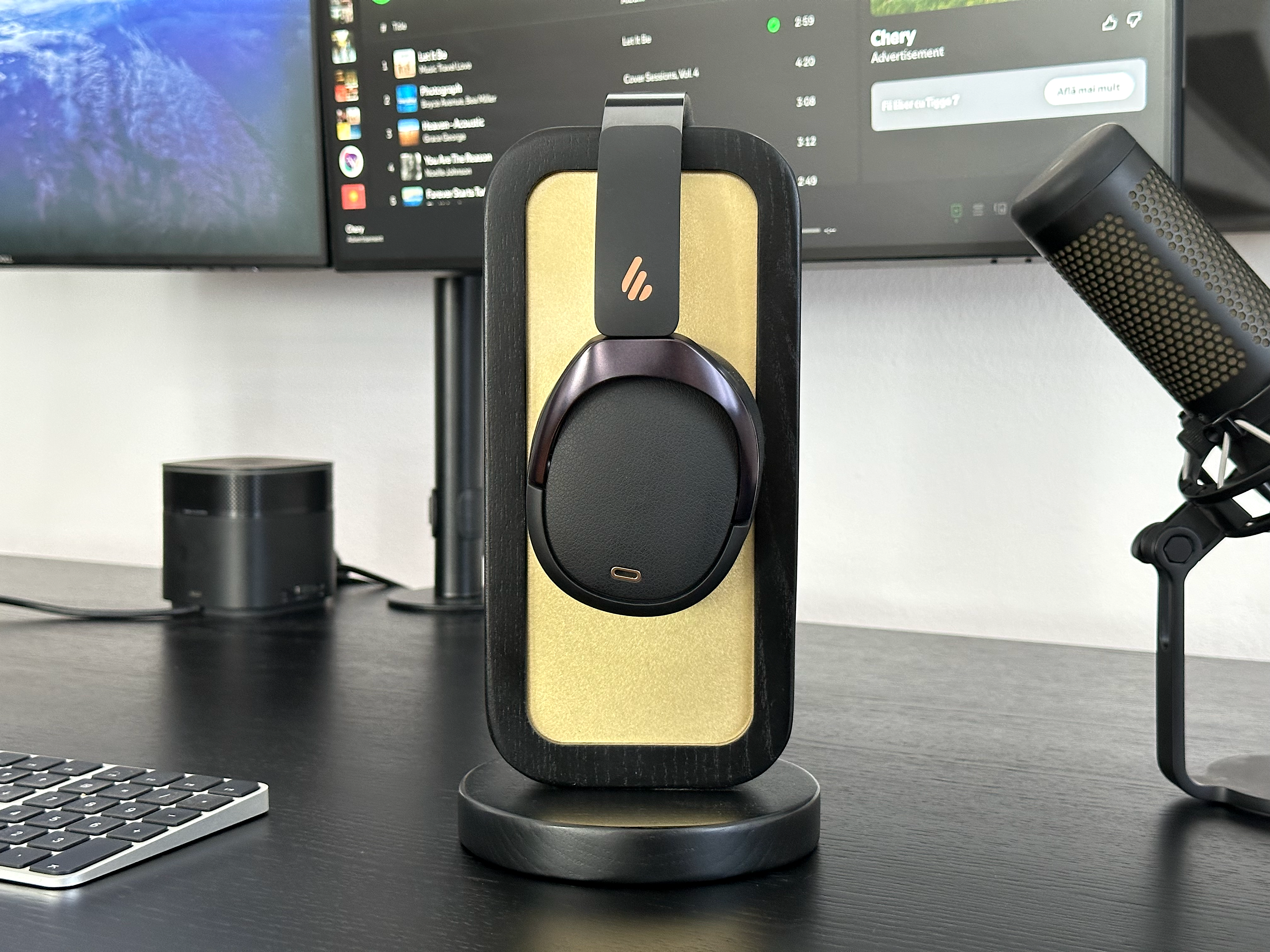 Headphone Stand - Solid Wood & Steel-UnityCave.com