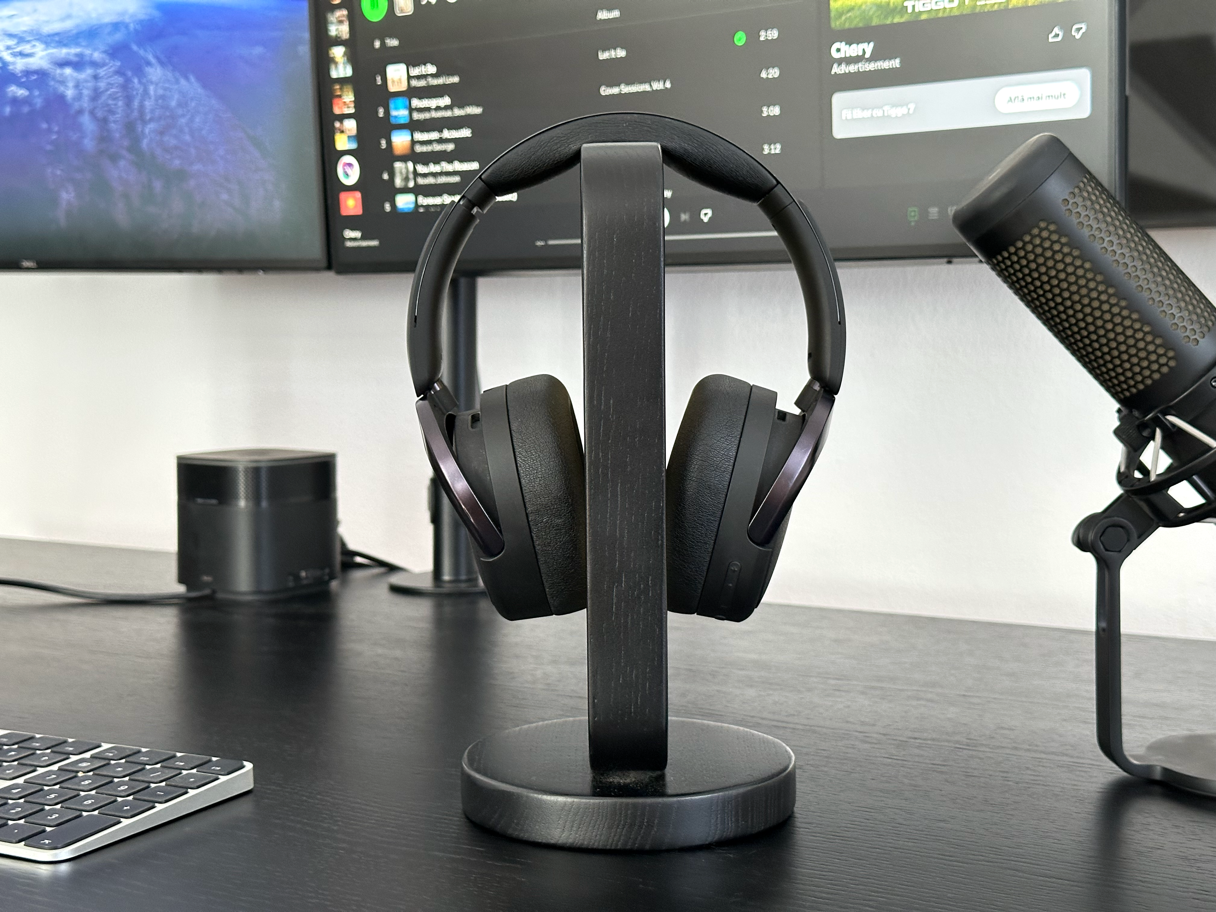 Headphone Stand - Solid Wood & Steel-UnityCave.com